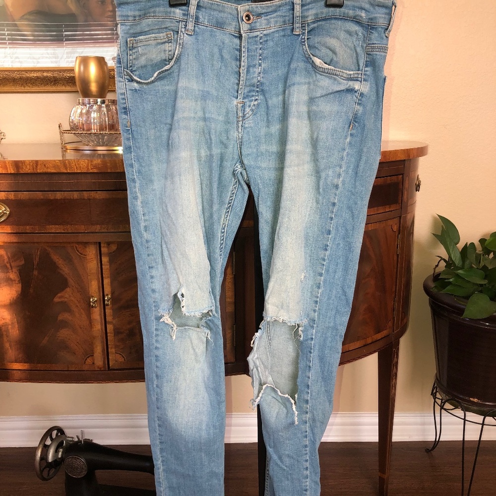 Zara Man Men’s Distressed Jeans